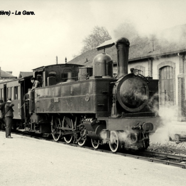 Carte postale ancienne du train à vapeur à la Gare de Carhaix