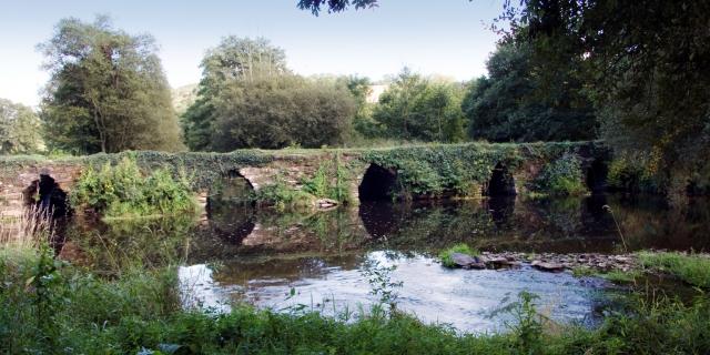 Le Pont Gaulois, ancienne voie romaine à Plounévézel